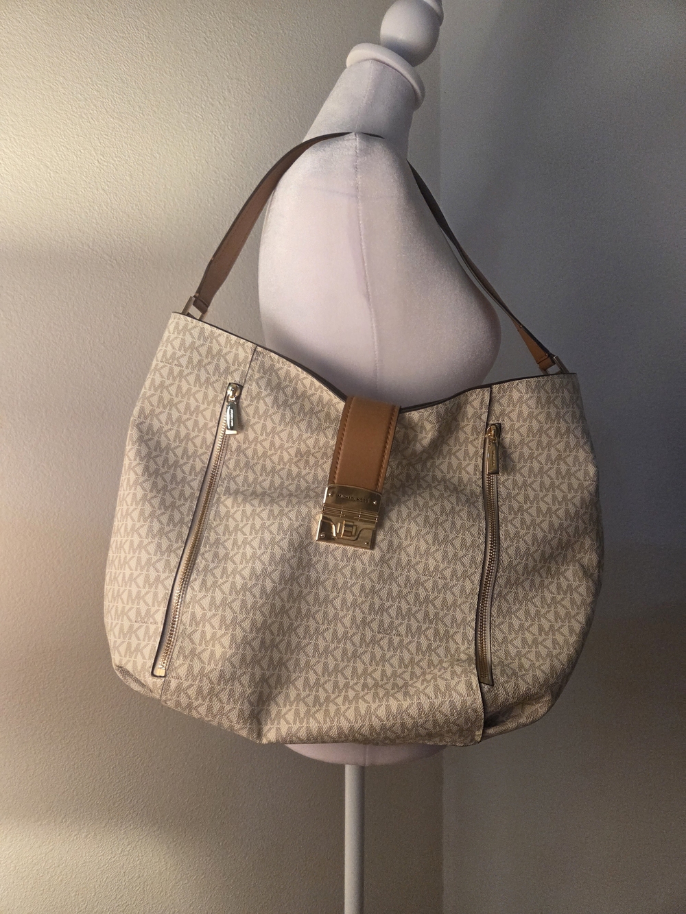 Michael Kors Signature Shoulder Bag – Beige/Brown